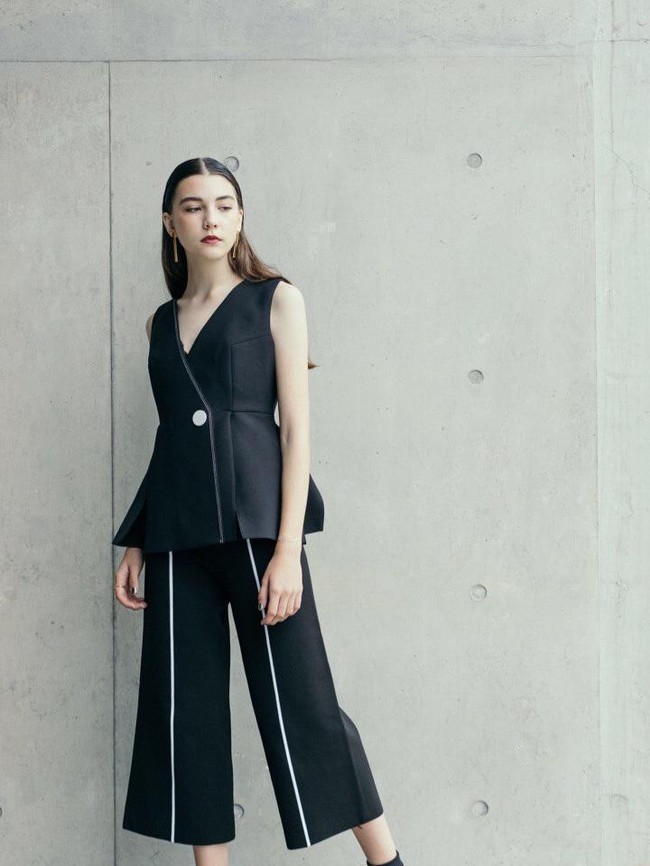 Demi bisa eksis di fashion show bergengsi, para model usia remaja rentan jadi korban eksploitasi tenaga yang bisa membahayakan kesehatan bahkan nyawa. Foto: Dok. VK.com