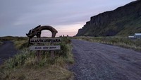 Pantai berpasir hitam lainnya juga terdapat di Hawaii. Tetapi, Pantai Vik dinobatkan menjadi salah satu pantai terindah di dunia (Rezihk/Instagram)