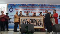 Ada lukisan yang diberikan untuk dipasang di Balai Kota. Foto: Cici/detikcom