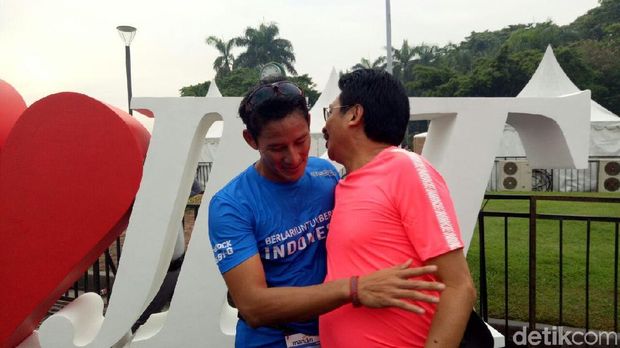 Cuaca Mendung, Sandi Tiba di Garis Finis Jakarta Marathon 2017
