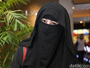 Ditanya soal Isu Pernikahan dengan Sunu, Seperti Ini Jawaban Umi Pipik