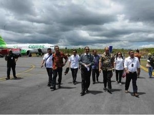 Momen Bersejarah, Dua Pesawat Mendarat Mulus di SIlangit