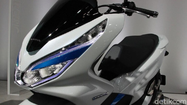 Honda Sayang PCX Listrik dan Hybrid Tidak Meluncur Bareng Honda Sayang PCX Listrik dan Hybrid Tidak Meluncur Bareng
