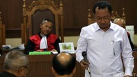 Plt Dirjen Pembangunan dan Pemberdayaan Masyarakat Desa (PPMD) Kemendes PDTT Taufik Majid siap memberikan keterangan di hadapan hakim.
