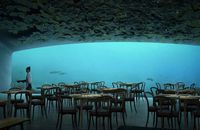 Bagian dalam restoran bawah laut pertama di Eropa.