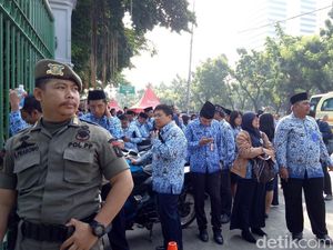 Sekda DKI Tegur Puluhan PNS yang Telat Ikut Upacara di Monas