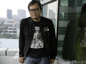 Tora Sudiro dan Soleh Solihun Main Band Bareng di Reuni Z