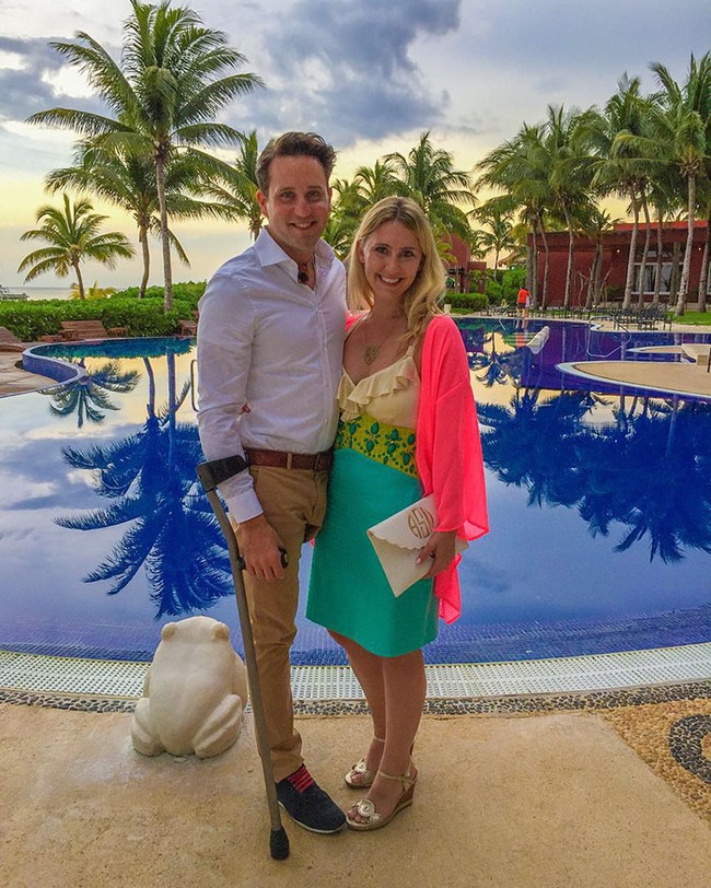 Ini adalah sosok Josh Squndquist yang didiagnosa menderita kanker saat usianya baru sembilan tahun. Menurut dokter kesempatan hidupnya hanya 50%, namun nyatanya dia bisa bertahan hingga kini, meskipun harus kehilangan salah satu kakinya. Keterbatasan tak menjadi halangan untuk Josh berkarya. Dia mengikuti Paralympic pada 2006 di Italia. Dia juga dikenal sebagai motivator terkenal. Dan setiap Halloween, kostumnya selalu viral. Berikut deretan kostum uniknya. Foto: Dok. Josh Squndquist