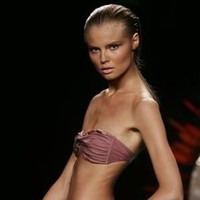 Menjadi model ternama adalah impian Ana Carolina Reston sejak kecil. Namun impiannya itu juga lah yang akhirnya merenggut nyawanya. Model asal Brasil itu tewas karena anoreksia setelah agensi model menyebutnya terlalu gemuk saat audisi. (Foto: ist.)