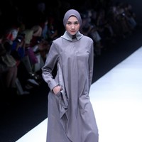 koleksi terbaru L.tru dan Mice Cartoon menampilkan koleksi busana cerah bersiluet simpel dan elegan. Yang mengangkat tema Dear Women di Jakarta Fashion Week 2018, Senayan City, Jakarta. Foto: Mohammad Abduh/Wolipop
