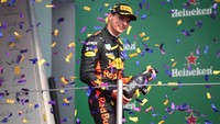 Sementara itu Max Verstappen juga bergembira di Meksiko, seiring keberhasilannya menjadi driver pertama yang melewati garis finis. Itu menjadi kemenangan keduanya musim ini. (Foto: Edgard Garrido/Reuters)