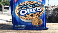 Setelah mengeluarkan rasa cotton candy, mocha oreo dan bahkan peeps. Kali ini dengan warna yang cantik, ungu kebiru-biruan membuat pecinta blueberry mengidam-idamkan menyantap camilan yang satu ini. Foto: Istimewa