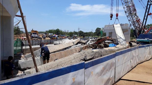 Tim labfor memotret dan mencatat setiap detil yang ditemukan