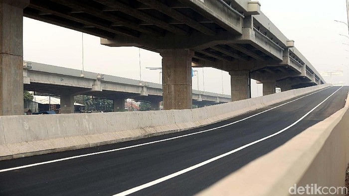 Jika tak ada halangan, Presiden Joko Widodo (Jokowi) akan meresmikan ruas Tol Becakayu sepanjang 8 km yang menyambungkan seksi 1b dan 1c November tahun ini.