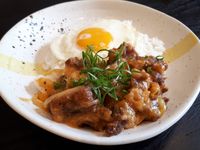 Sec Diner: Ada Salted Egg Chips hingga Mongolian Beef di Kafe yang Instagramable