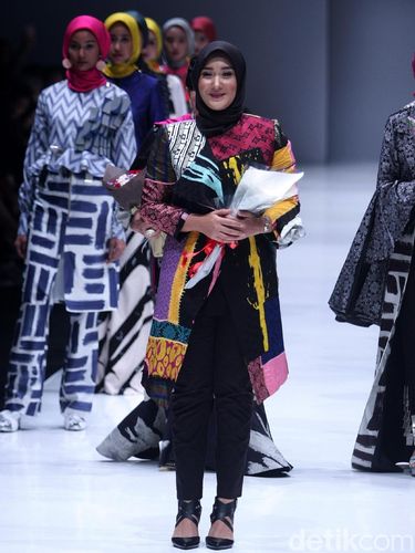 5 Desainer Busana Muslim yang Bersinar di 2017