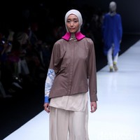 koleksi terbaru L.tru dan Mice Cartoon menampilkan koleksi busana cerah bersiluet simpel dan elegan. Yang mengangkat tema Dear Women di Jakarta Fashion Week 2018, Senayan City, Jakarta. Foto: Mohammad Abduh/Wolipop