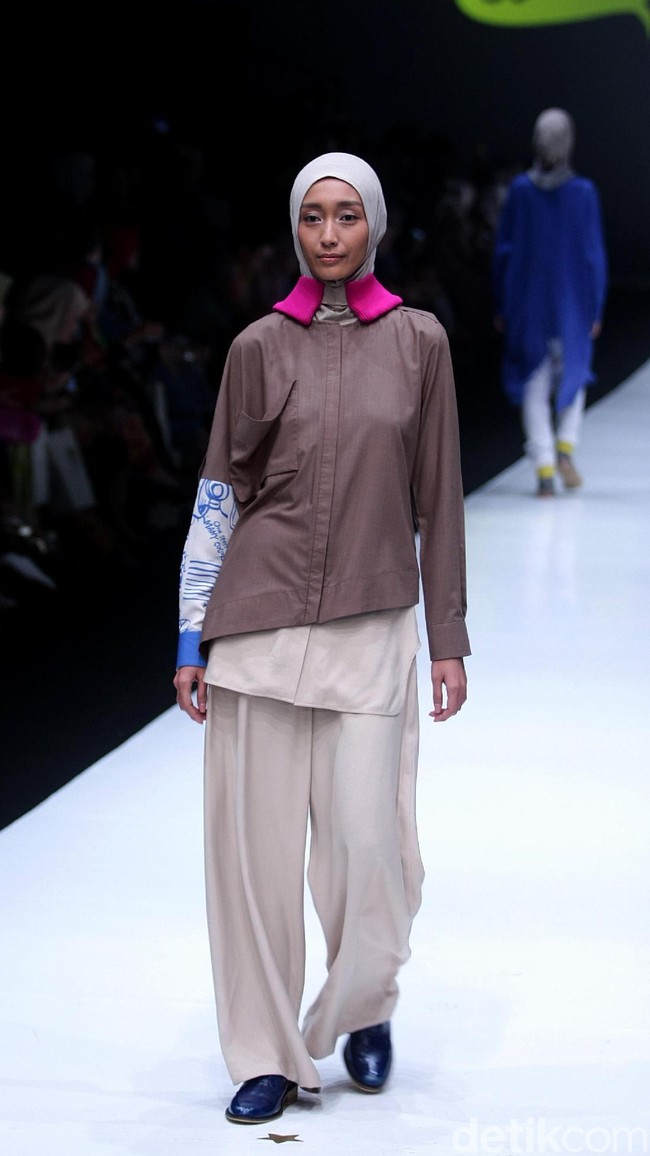 koleksi terbaru L.tru dan Mice Cartoon menampilkan koleksi busana cerah bersiluet simpel dan elegan. Yang mengangkat tema Dear Women di Jakarta Fashion Week 2018, Senayan City, Jakarta. Foto: Mohammad Abduh/Wolipop