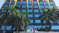 Pemprov DKI menolak daftar ulang tanda daftar usaha pariwisata (TDUP) yang diajukan Hotel Alexis dan Griya Pijat Alexis. Penolakan itu tertuang dalam surat bernomor 68661-1.858.8.