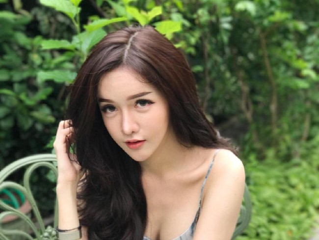 Pemika Pynk memiliki wajah cantik, kulit mulus hingga body seksi. Penampilannya yang bisa dibilang sempurna itu mengalahkan wanita asli. Dia kini menjadi model untuk klinik kecantikan di Korea. Usut punya usut, kecantikannya itu hasil dari operasi plastik. Foto: ist.