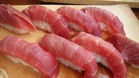 Kalau yang ini tuna atau akami yang dibandrol dengan harga yang lebih terjangkau. Foto: Istimewa