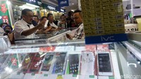 Kementerian Perdagangan melalui Direktorat Pengawasan Barang Beredar dan Jasa mengawasi peredaran produk telepon seluler atau ponsel baik produk lokal maupun impor.