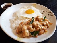 Sec Diner: Ada Salted Egg Chips hingga Mongolian Beef di Kafe yang Instagramable