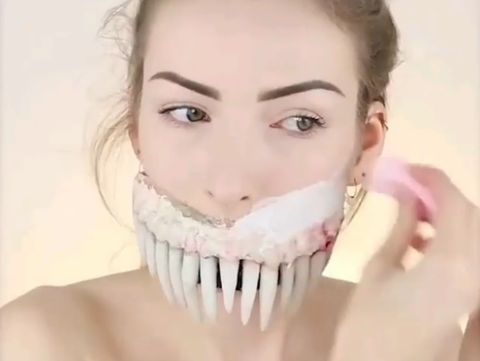Viral Makeup Halloween yang Bikin Ngeri, Mulut Sobek & Penuh Darah