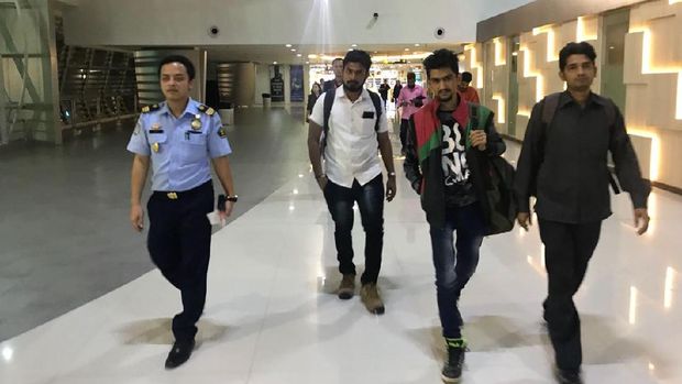 Deportasi mendapatkan pengawalan petugas imigrasi