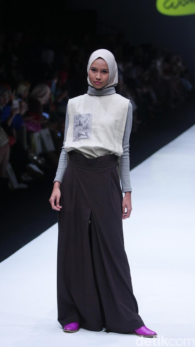 koleksi terbaru L.tru dan Mice Cartoon menampilkan koleksi busana cerah bersiluet simpel dan elegan. Yang mengangkat tema Dear Women di Jakarta Fashion Week 2018, Senayan City, Jakarta. Foto: Mohammad Abduh/Wolipop