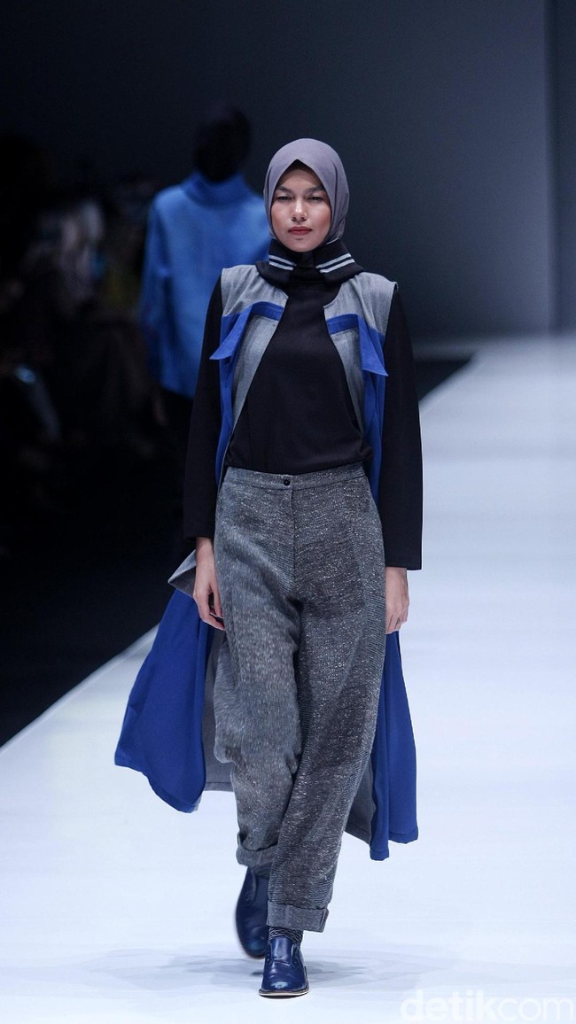 koleksi terbaru L.tru dan Mice Cartoon menampilkan koleksi busana cerah bersiluet simpel dan elegan. Yang mengangkat tema Dear Women di Jakarta Fashion Week 2018, Senayan City, Jakarta. Foto: Mohammad Abduh/Wolipop