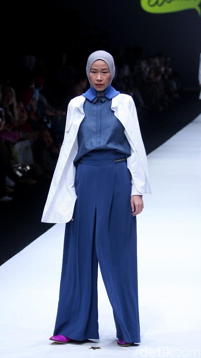 koleksi terbaru L.tru dan Mice Cartoon menampilkan koleksi busana cerah bersiluet simpel dan elegan. Yang mengangkat tema Dear Women di Jakarta Fashion Week 2018, Senayan City, Jakarta. Foto: Mohammad Abduh/Wolipop