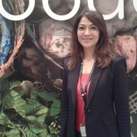 Blazer menjadi investasi fashion seorang Ira Koesno. Mulai dari pilihan warna cerah, hingga model lapel drapery ia miliki.  Foto: Widiya Wiyanti