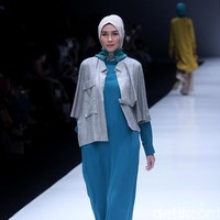 koleksi terbaru L.tru dan Mice Cartoon menampilkan koleksi busana cerah bersiluet simpel dan elegan. Yang mengangkat tema Dear Women di Jakarta Fashion Week 2018, Senayan City, Jakarta. Foto: Mohammad Abduh/Wolipop