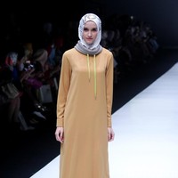 koleksi terbaru L.tru dan Mice Cartoon menampilkan koleksi busana cerah bersiluet simpel dan elegan. Yang mengangkat tema Dear Women di Jakarta Fashion Week 2018, Senayan City, Jakarta. Foto: Mohammad Abduh/Wolipop