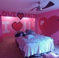 Seperti dikutip Bored Panda, aksi romantis para pria ini diunggah ke media sosial baik oleh istri atau diri mereka sendiri. Foto berikut adalah salah satunya. Seorang istri memamerkan hasil kreativitas suaminya. “Suamiku membuat kamar untuk merayakan Valentine dengan menghiasi ruangan menggunakan sticky notes yang bertuliskan 7.000 memori tentang kami,” tulis si istri. Foto: Dok. Bored Panda