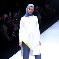 koleksi terbaru L.tru dan Mice Cartoon menampilkan koleksi busana cerah bersiluet simpel dan elegan. Yang mengangkat tema Dear Women di Jakarta Fashion Week 2018, Senayan City, Jakarta. Foto: Mohammad Abduh/Wolipop