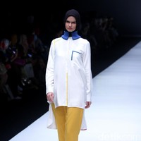 koleksi terbaru L.tru dan Mice Cartoon menampilkan koleksi busana cerah bersiluet simpel dan elegan. Yang mengangkat tema Dear Women di Jakarta Fashion Week 2018, Senayan City, Jakarta. Foto: Mohammad Abduh/Wolipop