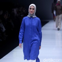 koleksi terbaru L.tru dan Mice Cartoon menampilkan koleksi busana cerah bersiluet simpel dan elegan. Yang mengangkat tema Dear Women di Jakarta Fashion Week 2018, Senayan City, Jakarta. Foto: Mohammad Abduh/Wolipop