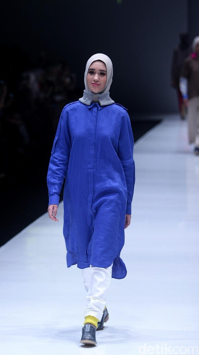 koleksi terbaru L.tru dan Mice Cartoon menampilkan koleksi busana cerah bersiluet simpel dan elegan. Yang mengangkat tema Dear Women di Jakarta Fashion Week 2018, Senayan City, Jakarta. Foto: Mohammad Abduh/Wolipop