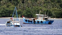 Penenggelaman dilakukan tanpa menggunakan bahan peledak atau pembakaran, namun dengan cara melubangi lambung kapal di bawah garis air dan diberikan pemberat. Lilly Aprilya Pregiwati/Humas KKP.