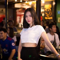 Monthana Jeen juga sempat jadi viral setelah foto cantiknya tersebar saat bergabung dengan para militer pria di Thailand.  Foto: ist.