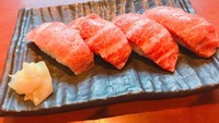Fatty tuna atau yang disebut dengan Chutoro juga jadi salah satu favorit sushi klasik. Bagaimana dengan Anda? Foto: Istimewa