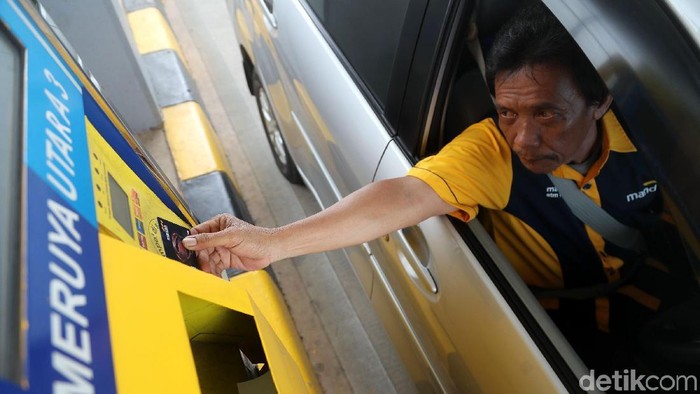 Mulai besok seluruh Gerbang tol hanya melayani non-tunai. Yuk segera gunakan kartu elektronik (e-Toll).