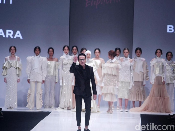 Tribute to Barli Asmara di JFW 2021 Tribute to Barli Asmara di JFW 2021