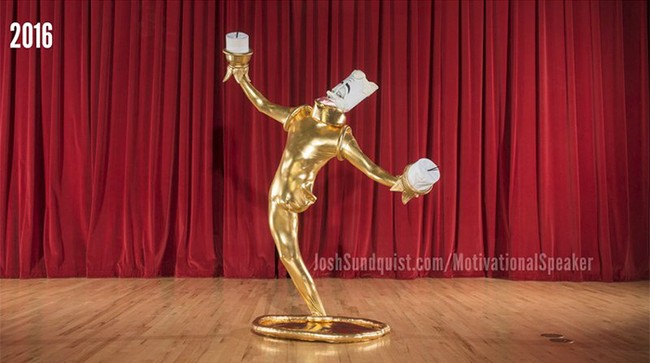 Josh Sundquist dengan satu kakinya tampil pas sebagai karakter fiksi dari kisah Disney, Beauty and the Beast, Lumiere saat Halloween 2016. Foto: Dok. Josh Squndquist