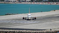 Penerbangan di Gibraltar juga hanya 30 jadwal per minggunya, sehingga warga pun tidak terlalu terganggu dan tidak banyak yang protes (Mg_aviationphotography/Instagram)