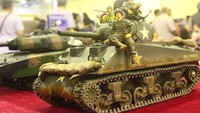 Miniatur tank juga dipamerkan.