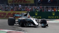 Untuk Hamilton, tambahan dua poin dari posisi finis kesembilan itu sudah cukup untuk memastikan titel juara dunia F1 2017, kendatipun musim juga masih menyisakan dua seri lagi. (Foto: Henry Romero/REUTERS)