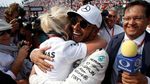 Foto: Hamilton Jadi Juara Dunia Usai Raih Finis Terburuknya di 2017